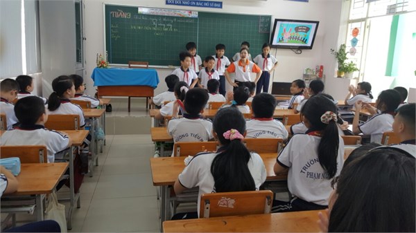 Giáo dục kỹ năng sống - Biển báo giao thông